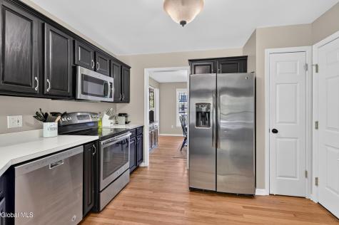 2 Hampshire Place Clifton Park NY 12065