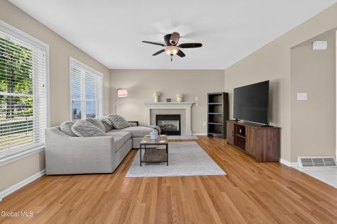 2 Hampshire Place Clifton Park NY 12065