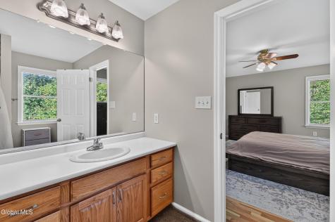 2 Hampshire Place Clifton Park NY 12065