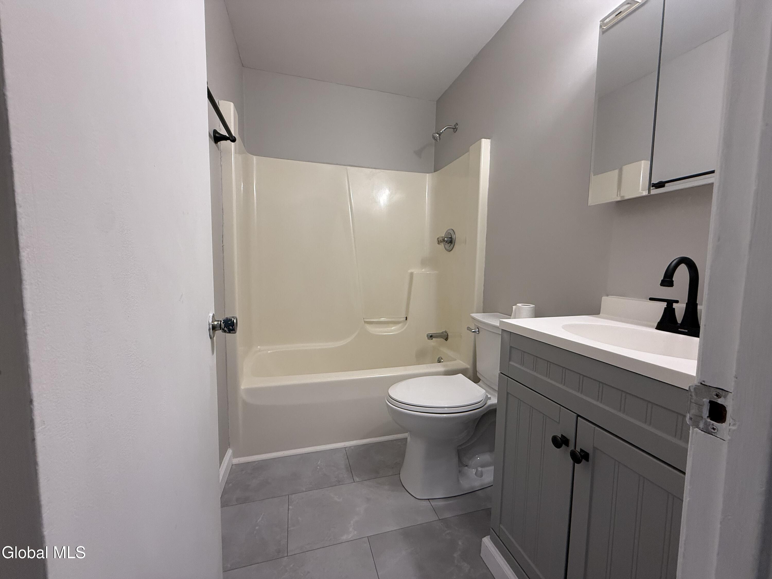 8 Oakland Drive Gloversville NY 12078