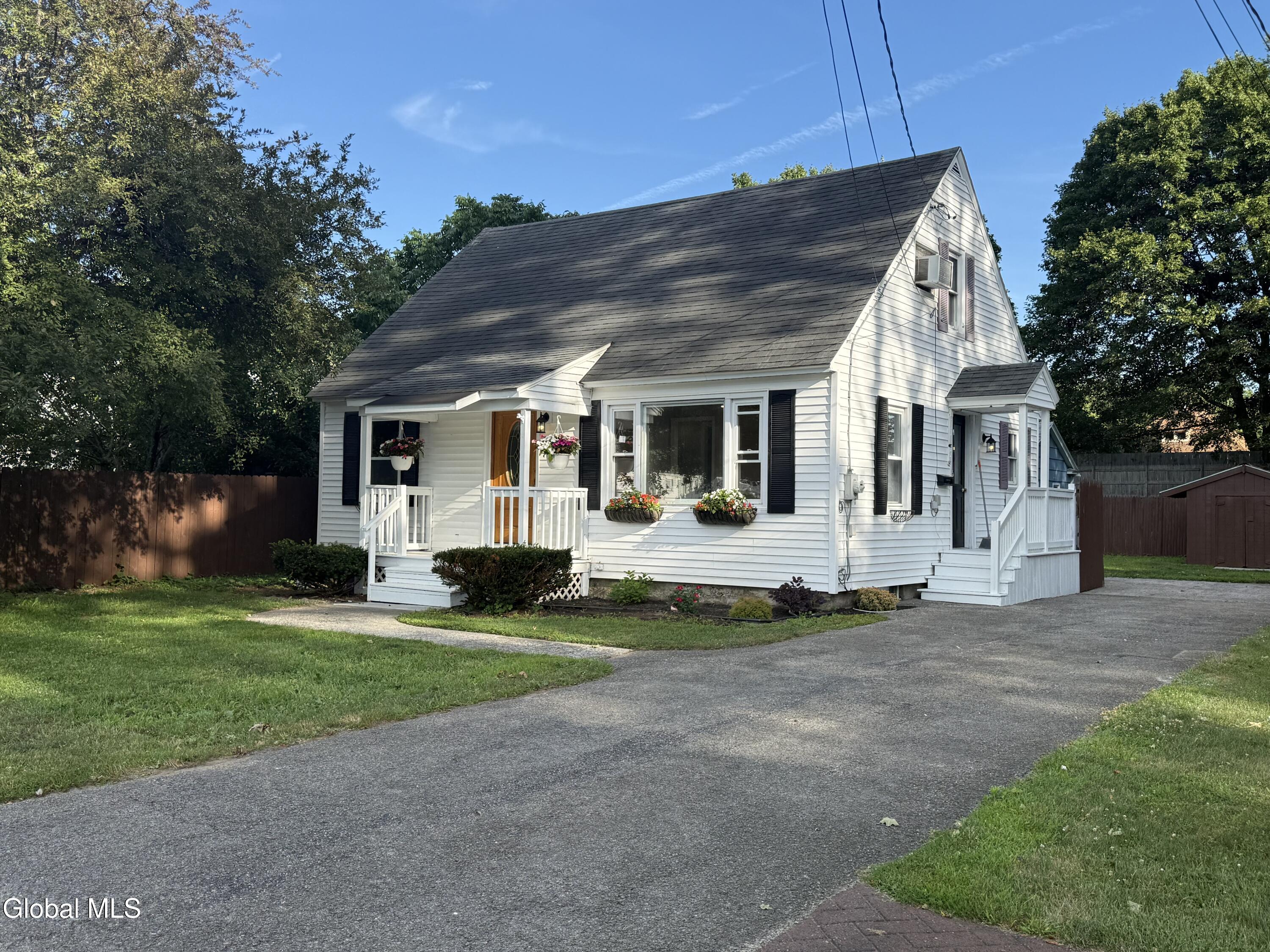 8 Oakland Drive Gloversville NY 12078