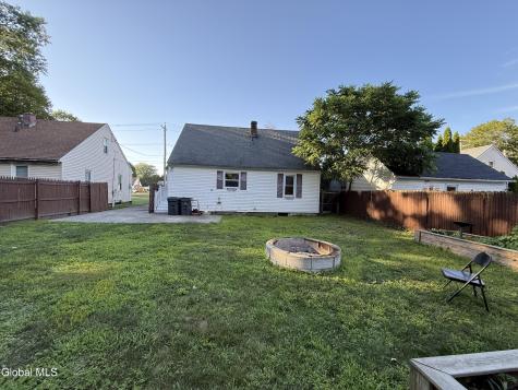 8 Oakland Drive Gloversville NY 12078