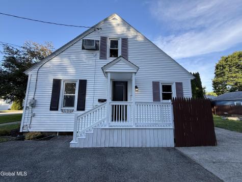 8 Oakland Drive Gloversville NY 12078