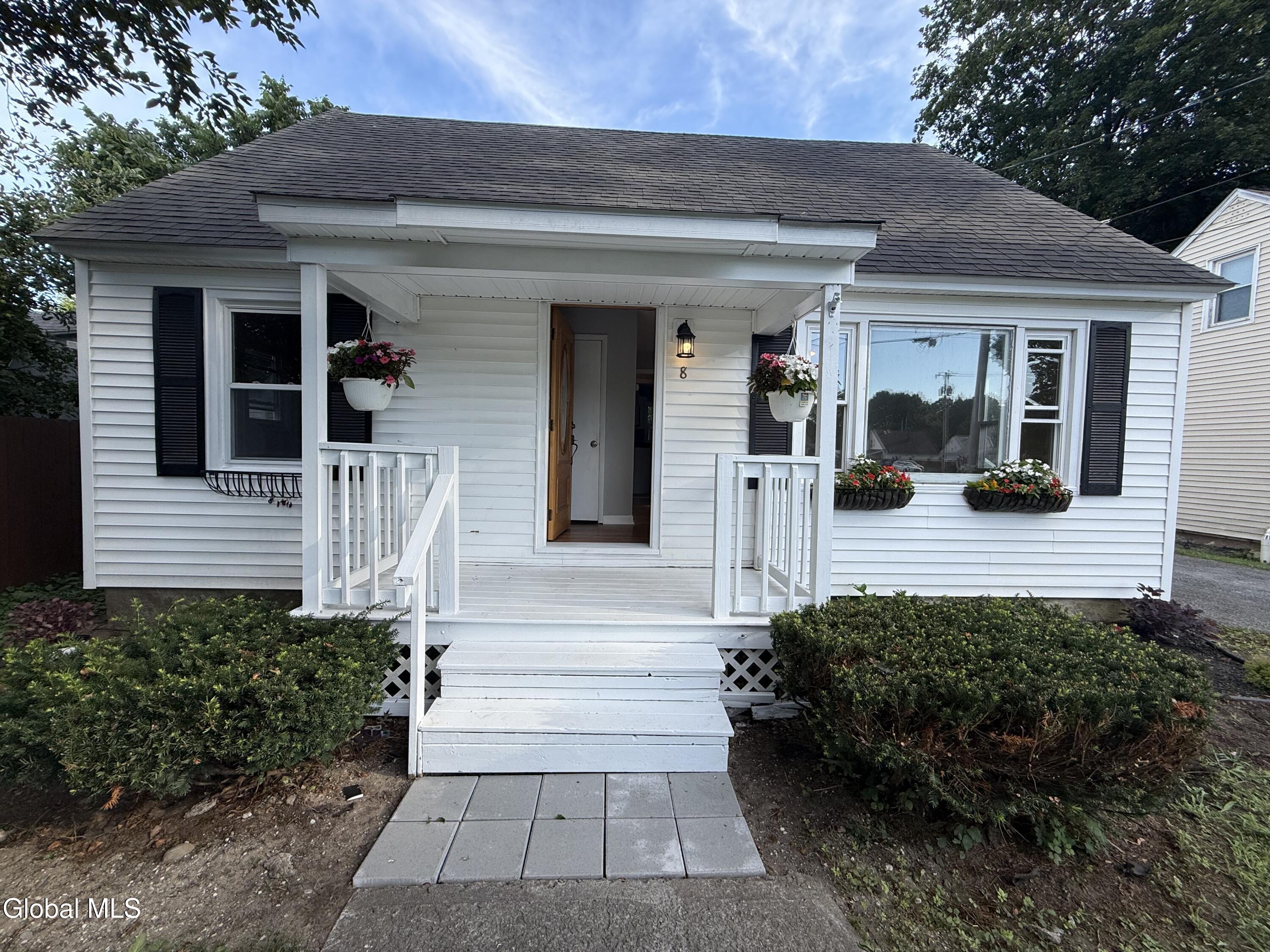 8 Oakland Drive Gloversville NY 12078