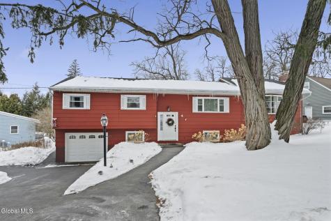 4 Dahlem Boulevard Colonie NY 12309