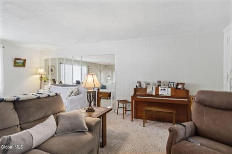 4 Dahlem Boulevard Colonie NY 12309