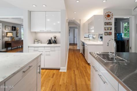 12 Fiddlers Lane Newtonville NY 12110