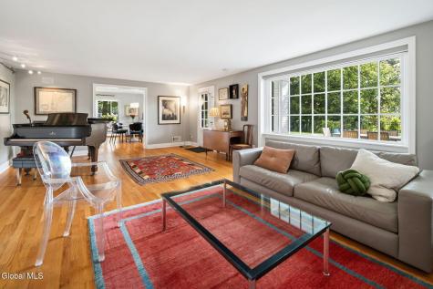 12 Fiddlers Lane Newtonville NY 12110