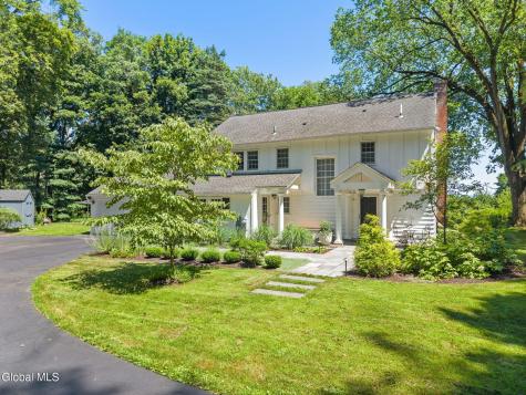 12 Fiddlers Lane Newtonville NY 12110