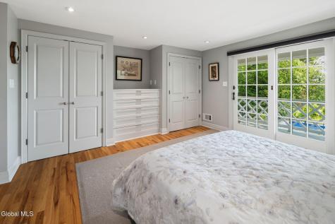 12 Fiddlers Lane Newtonville NY 12110