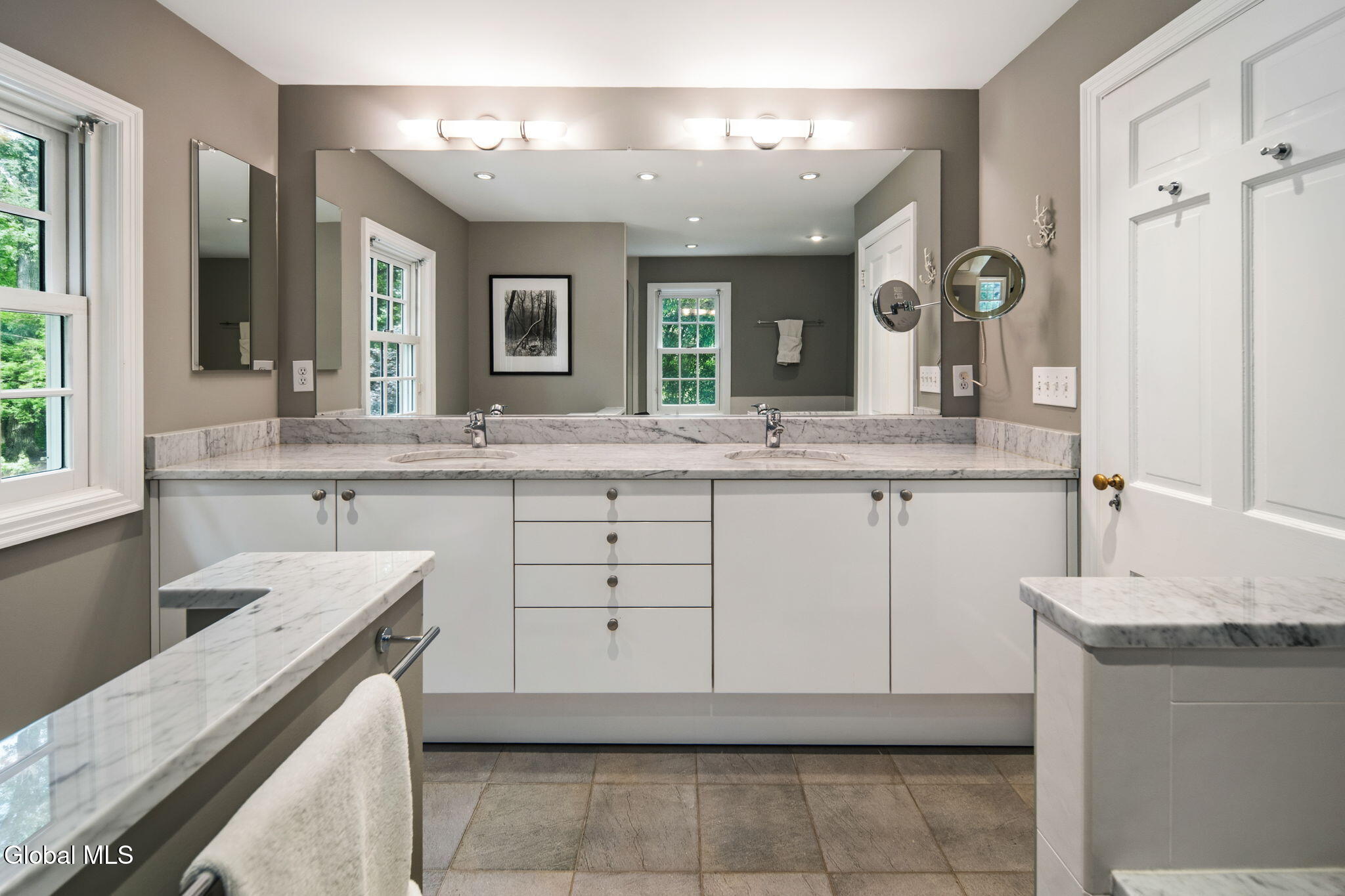 12 Fiddlers Lane Newtonville NY 12110