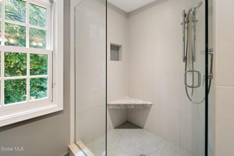 12 Fiddlers Lane Newtonville NY 12110
