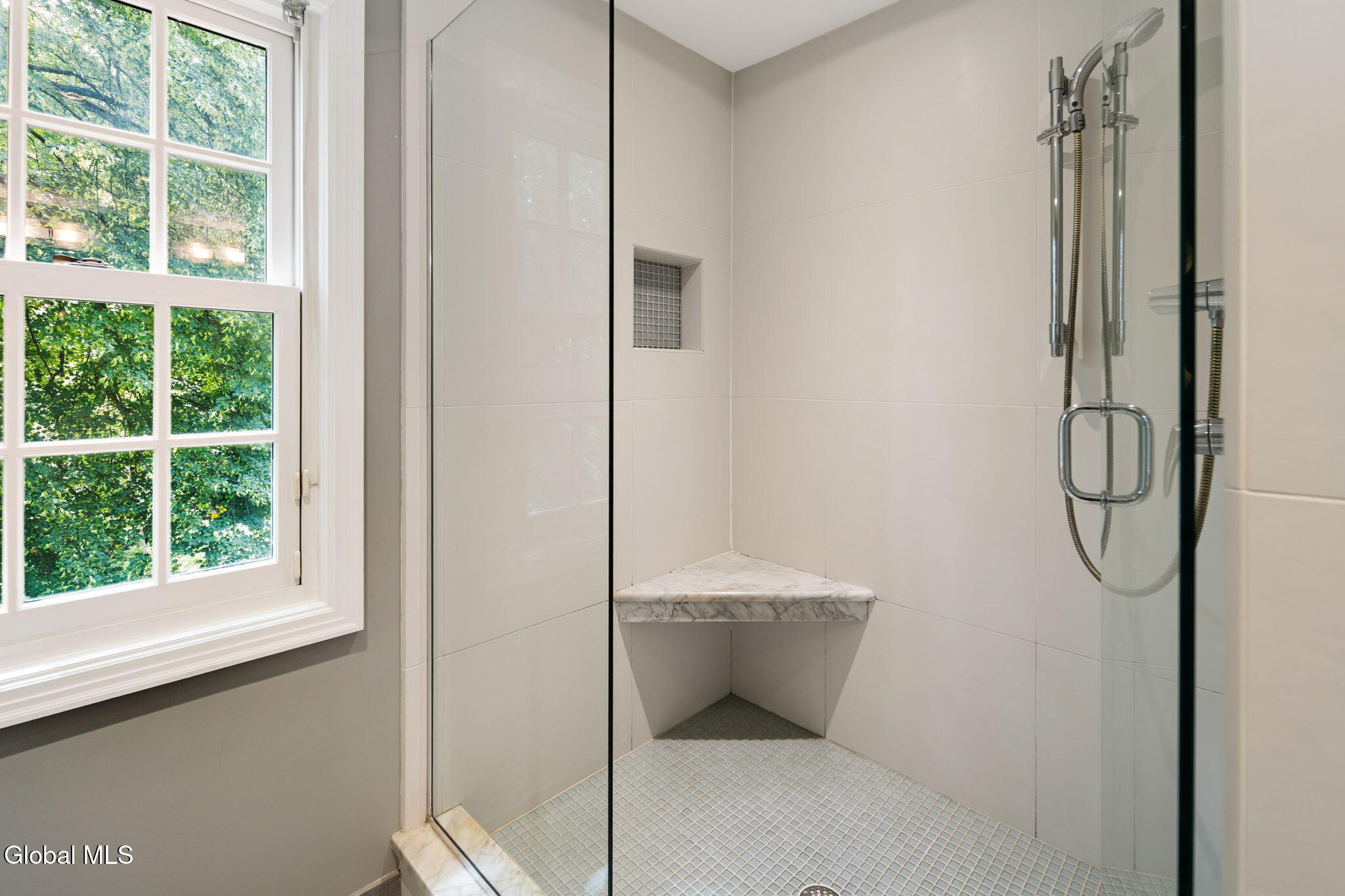 12 Fiddlers Lane Newtonville NY 12110