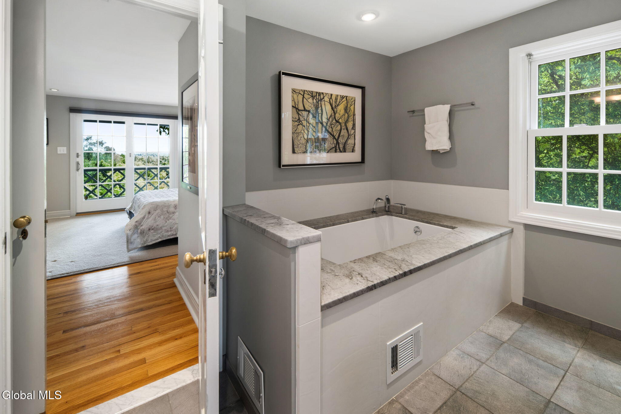 12 Fiddlers Lane Newtonville NY 12110