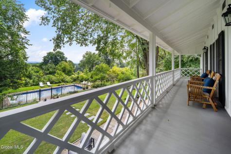 12 Fiddlers Lane Newtonville NY 12110