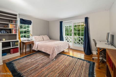 12 Fiddlers Lane Newtonville NY 12110