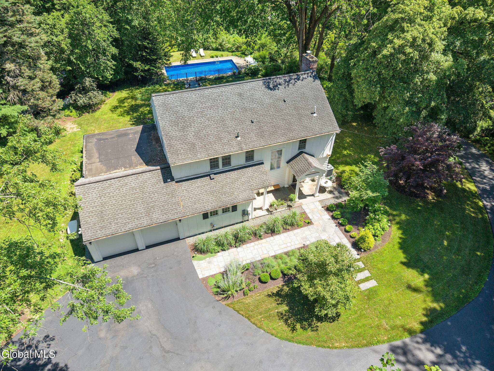 12 Fiddlers Lane Newtonville NY 12110