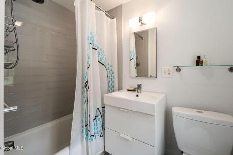 12 Fiddlers Lane Newtonville NY 12110