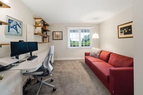 12 Fiddlers Lane Newtonville NY 12110
