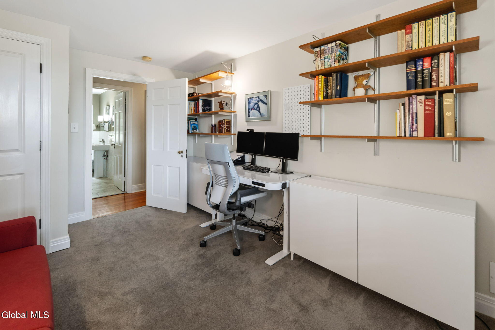 12 Fiddlers Lane Newtonville NY 12110