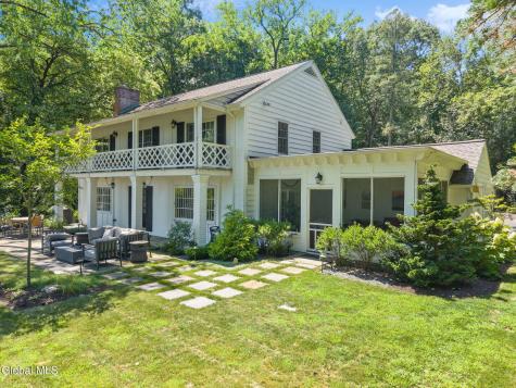 12 Fiddlers Lane Newtonville NY 12110