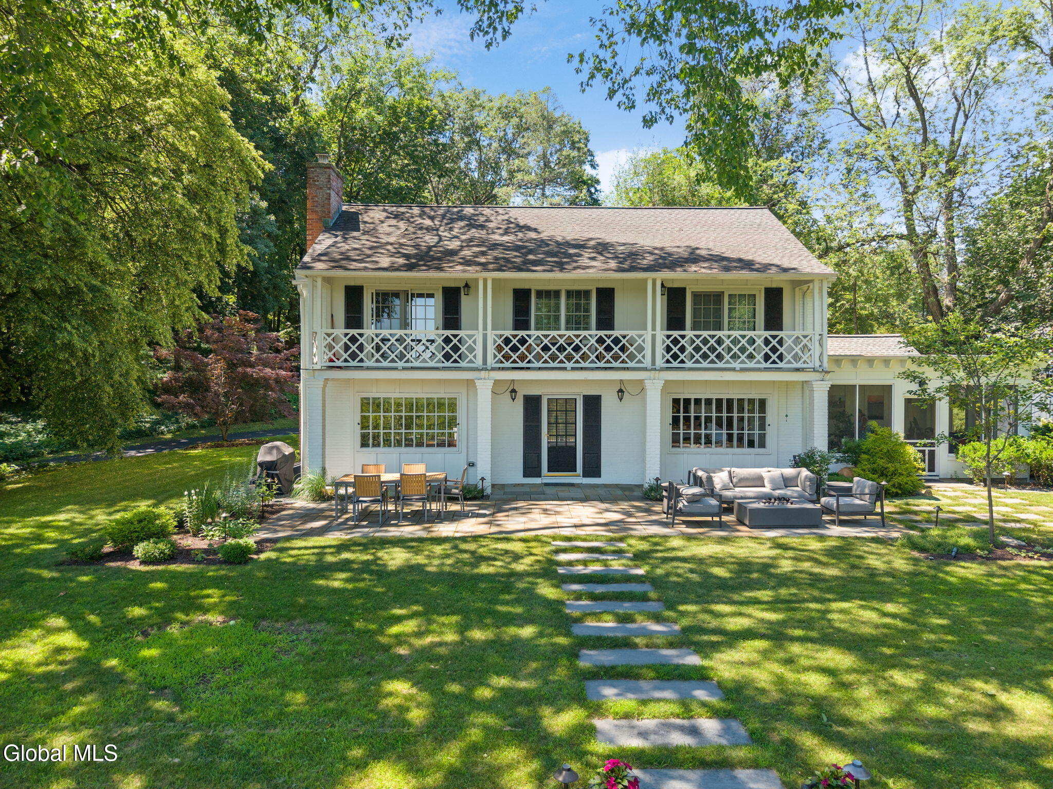12 Fiddlers Lane Newtonville NY 12110