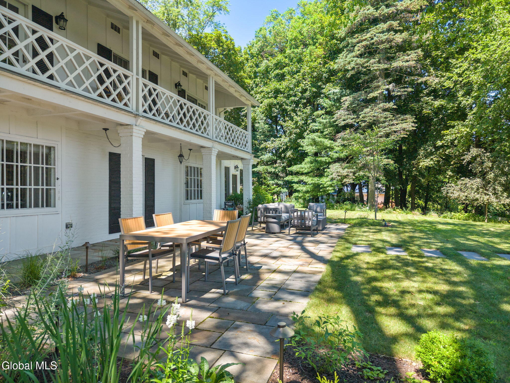 12 Fiddlers Lane Newtonville NY 12110