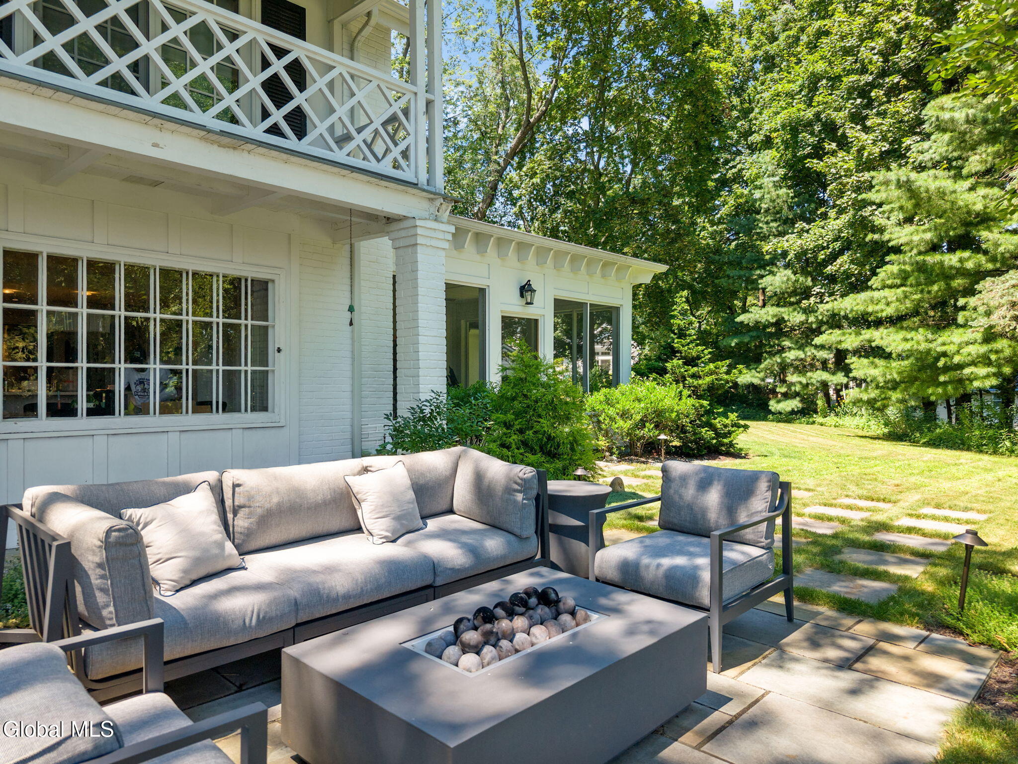 12 Fiddlers Lane Newtonville NY 12110