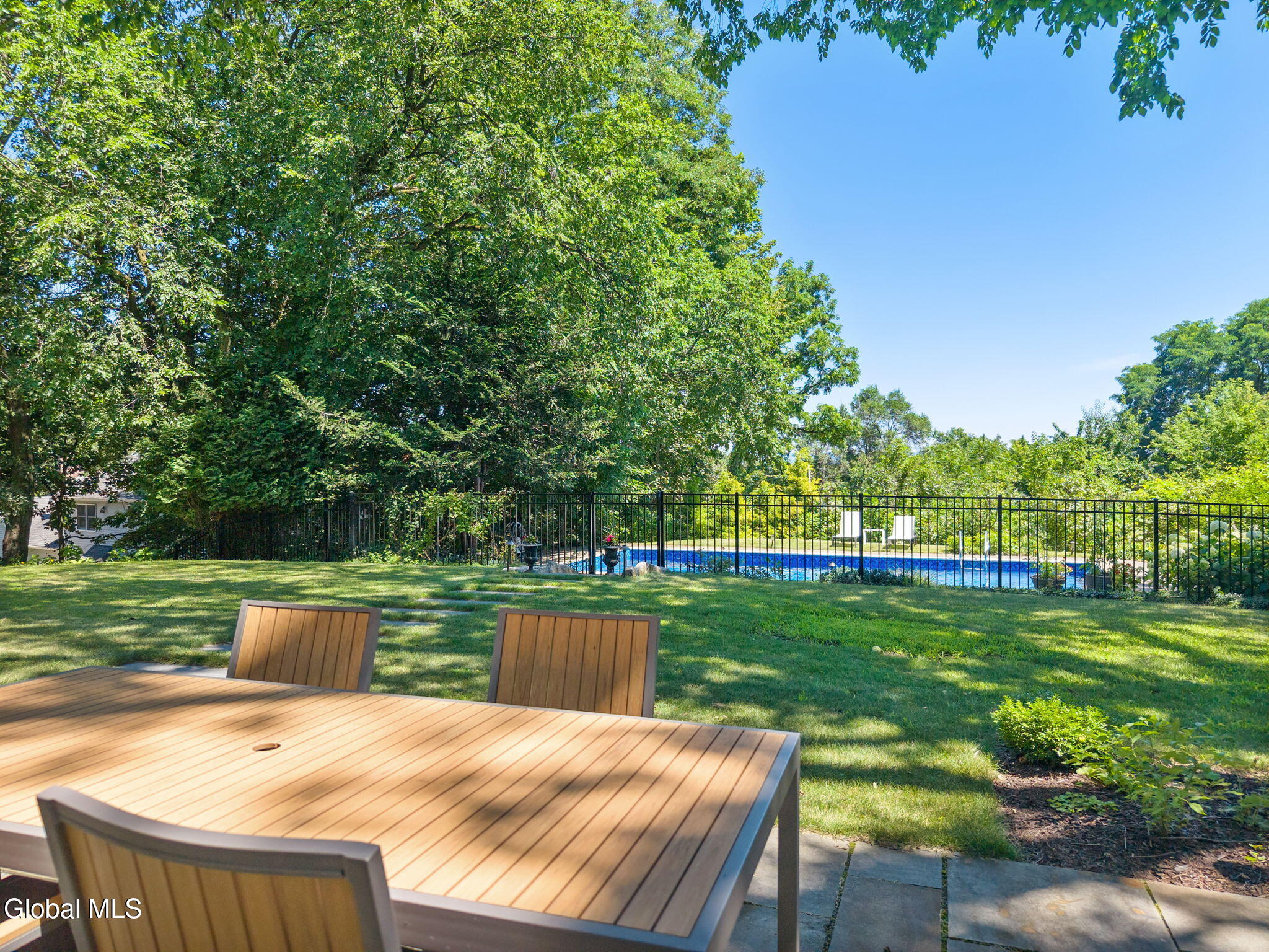 12 Fiddlers Lane Newtonville NY 12110