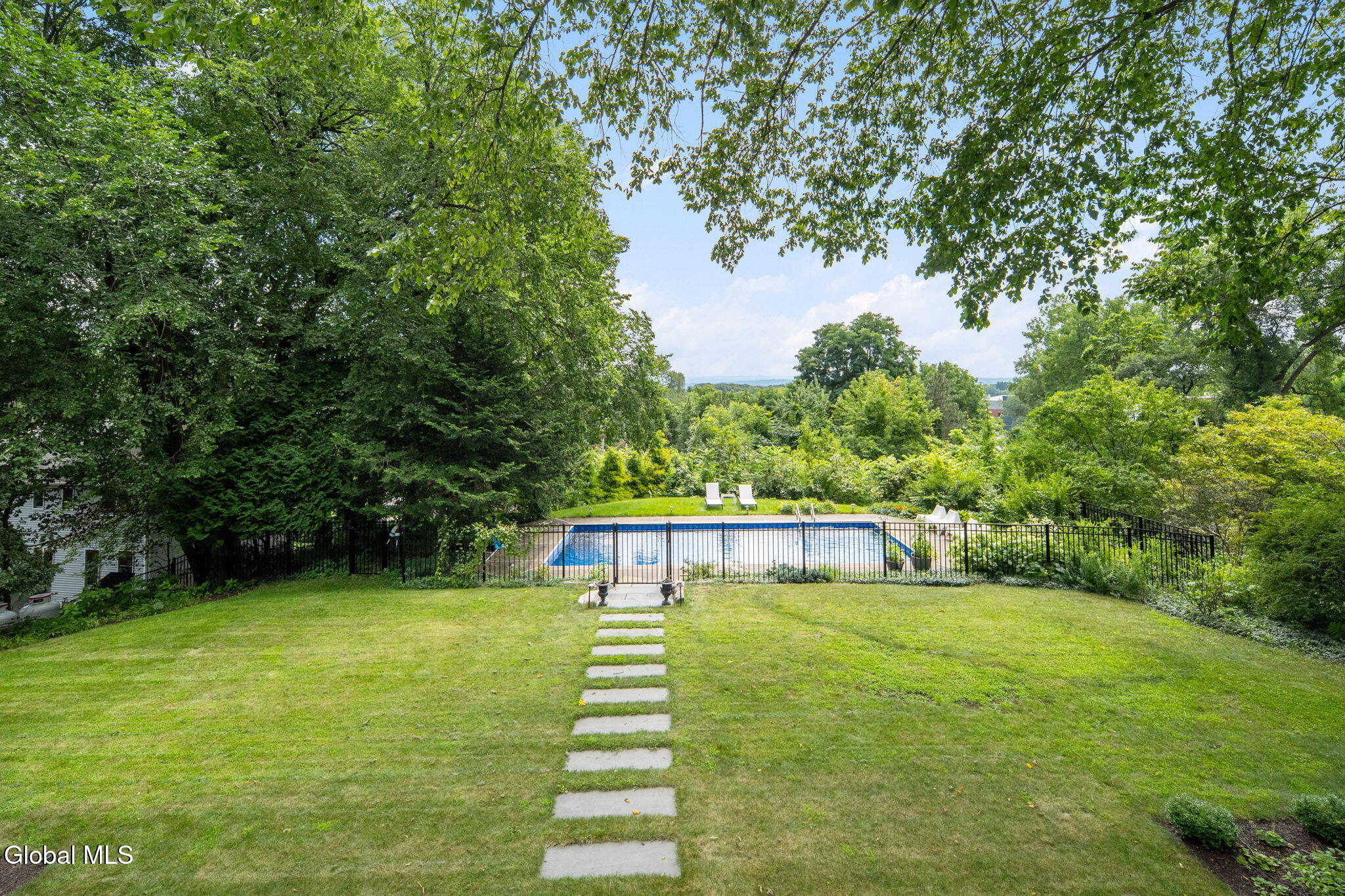 12 Fiddlers Lane Newtonville NY 12110