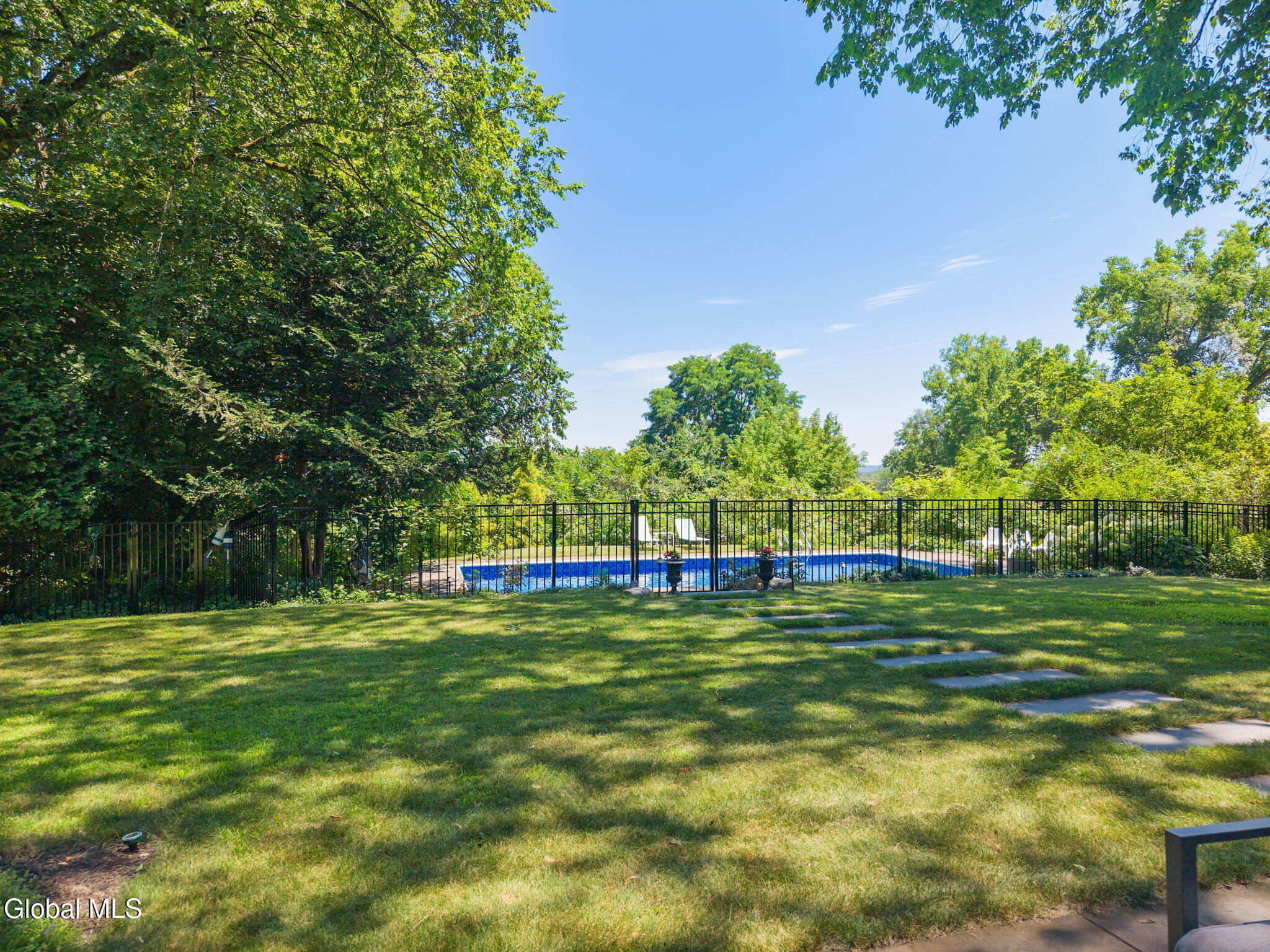12 Fiddlers Lane Newtonville NY 12110