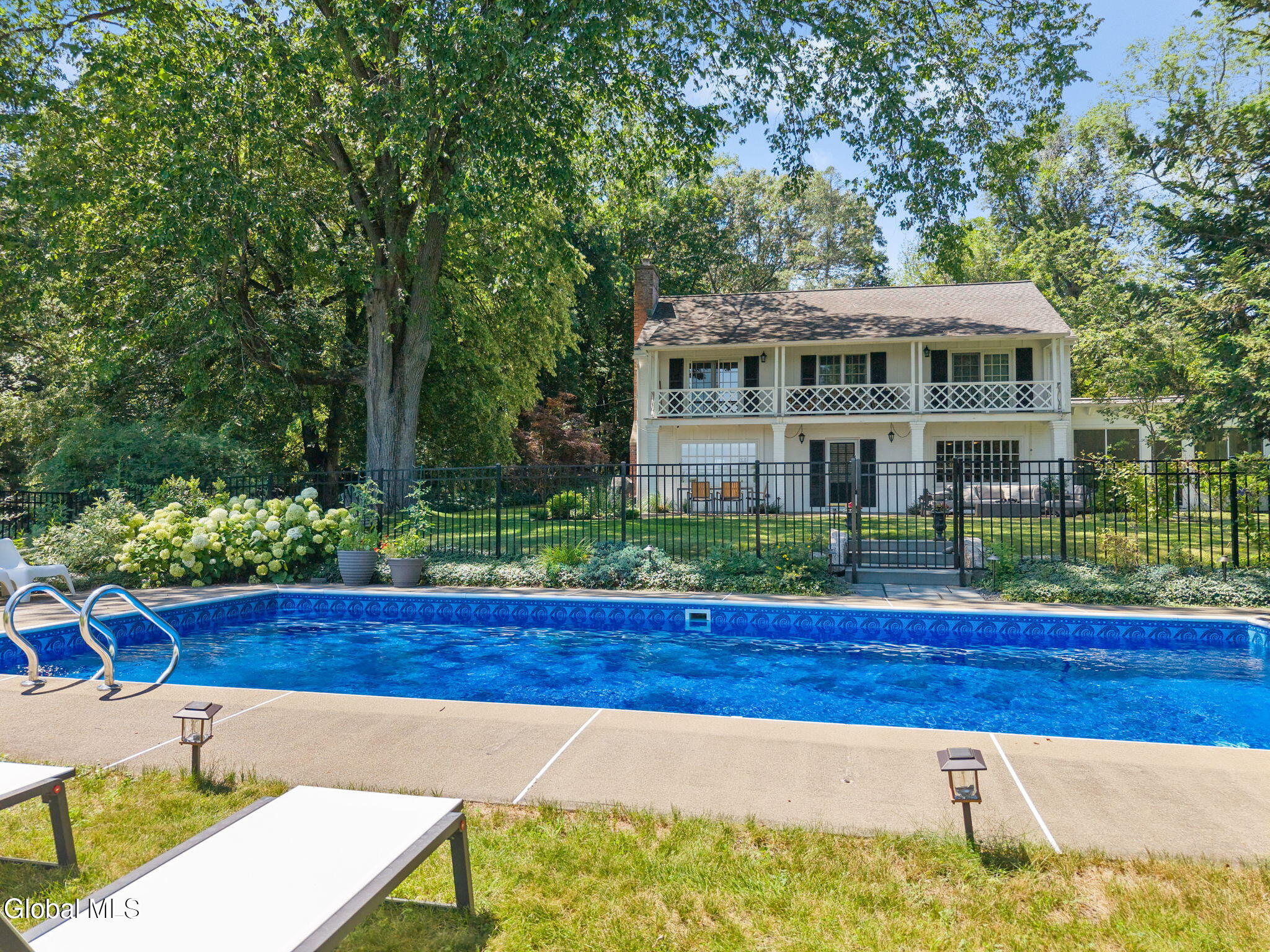 12 Fiddlers Lane Newtonville NY 12110