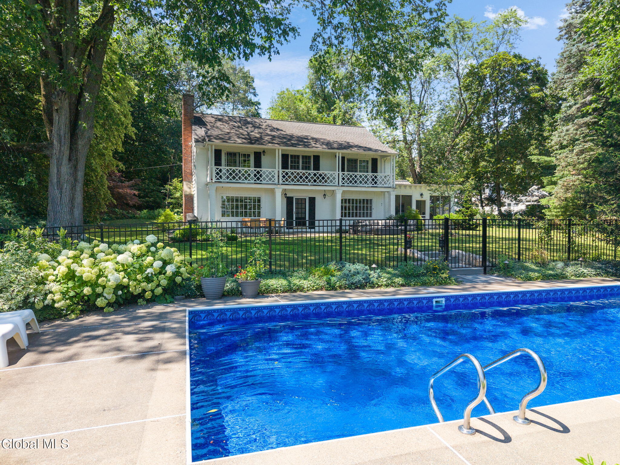 12 Fiddlers Lane Newtonville NY 12110