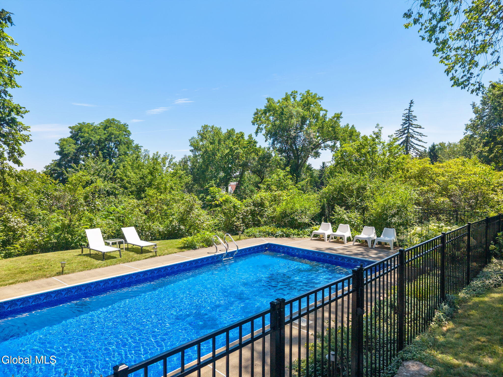 12 Fiddlers Lane Newtonville NY 12110