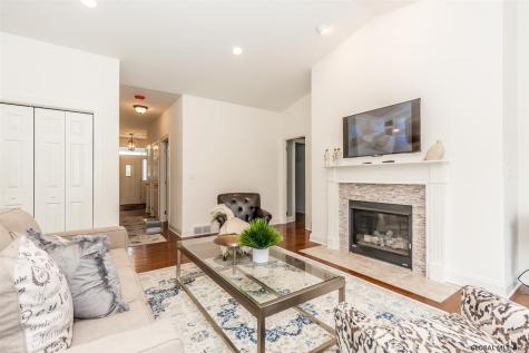 60 Lakepointe Way Saratoga Springs NY 12866