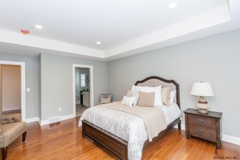 60 Lakepointe Way Saratoga Springs NY 12866