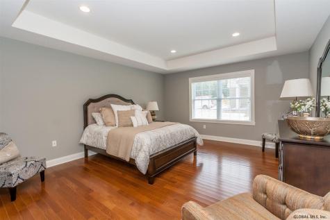 60 Lakepointe Way Saratoga Springs NY 12866