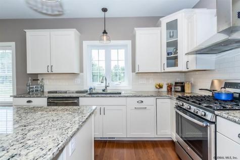 60 Lakepointe Way Saratoga Springs NY 12866