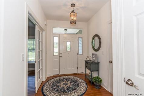 60 Lakepointe Way Saratoga Springs NY 12866