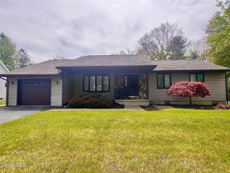 6 St Francis Lane Schenectady NY 12304