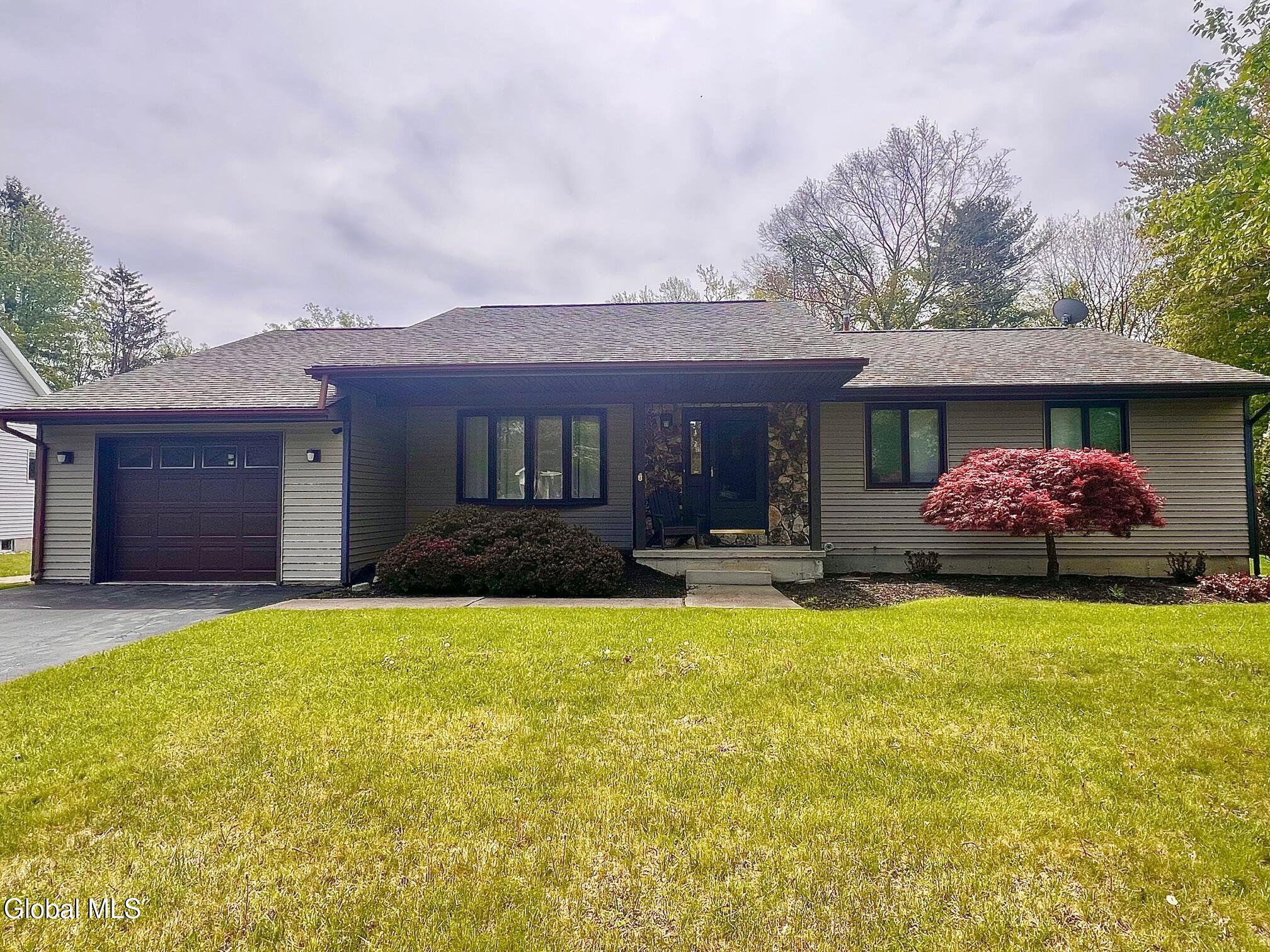 6 St Francis Lane Schenectady NY 12304