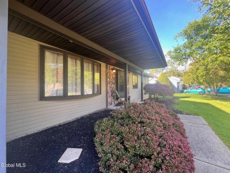 6 St Francis Lane Schenectady NY 12304