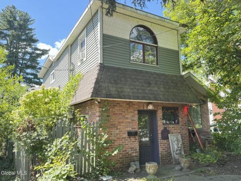 32 Ray Street Niskayuna NY 12309