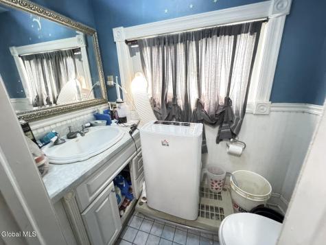 32 Ray Street Niskayuna NY 12309