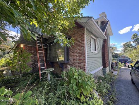 32 Ray Street Niskayuna NY 12309