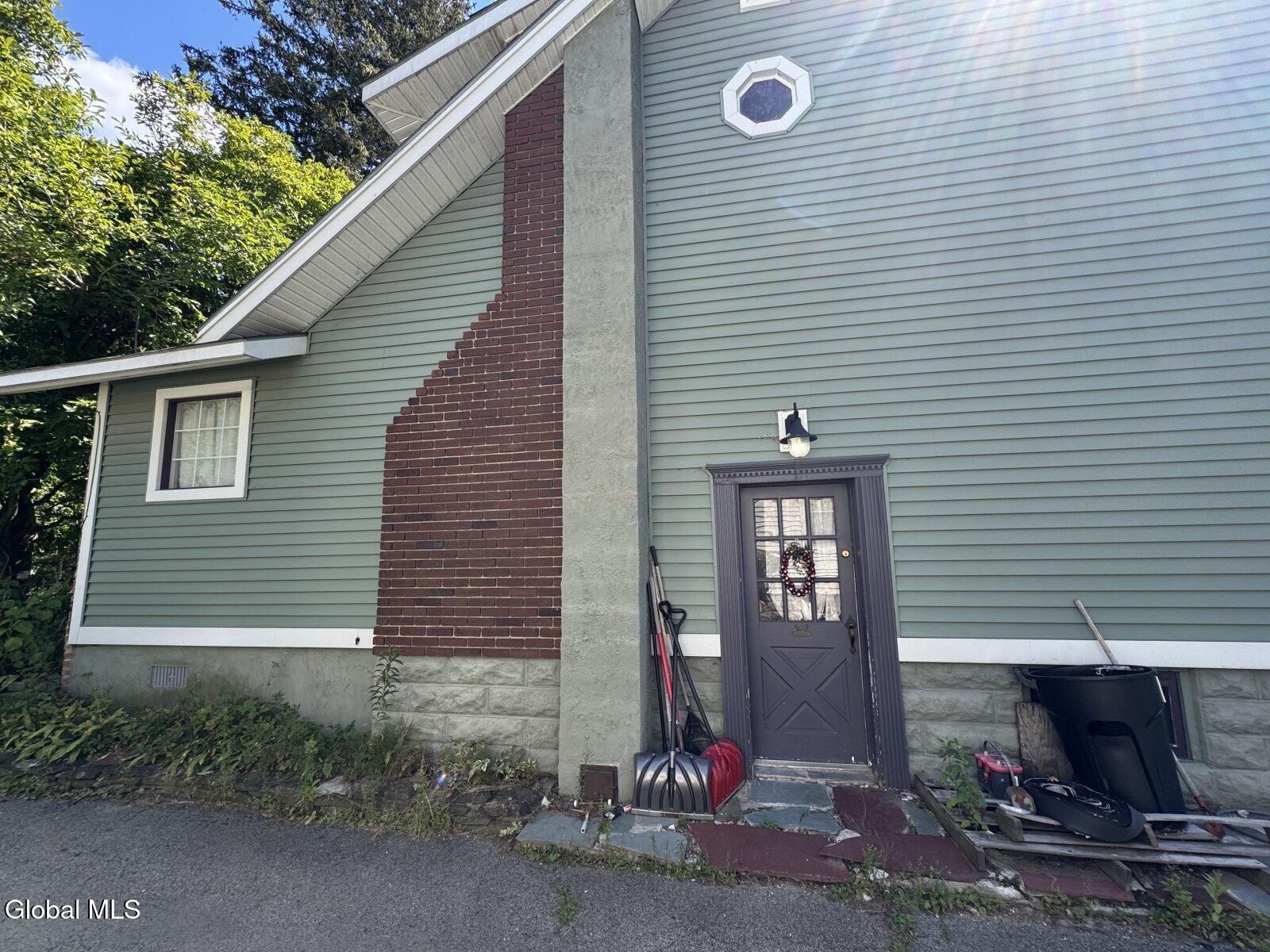 32 Ray Street Niskayuna NY 12309