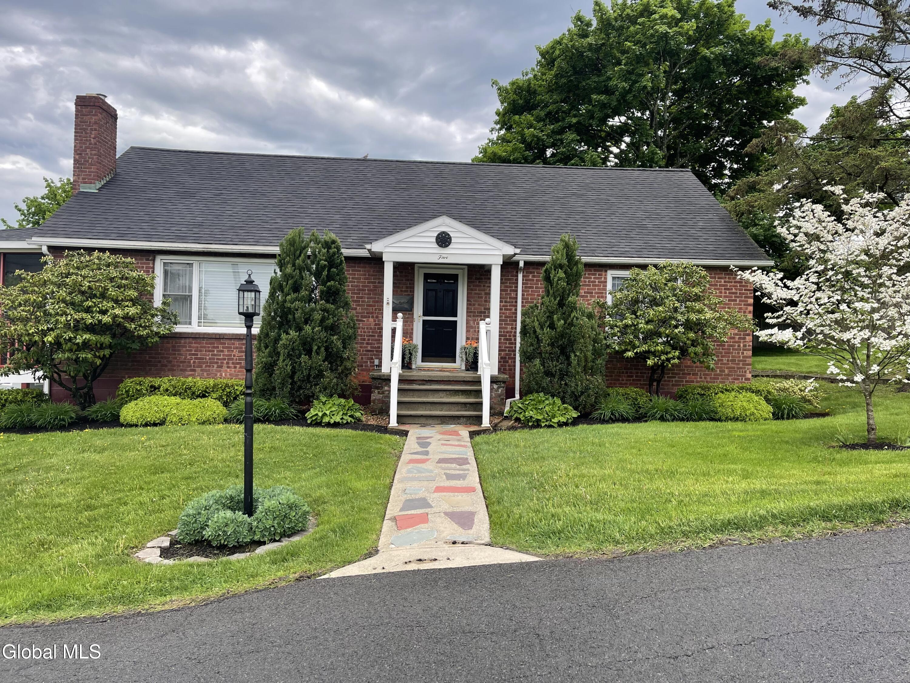 5 Summit Terrace Ravena NY 12143
