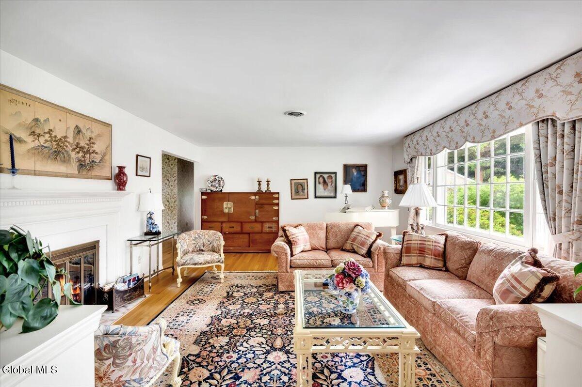 19 Momrow Court Menands NY 12204