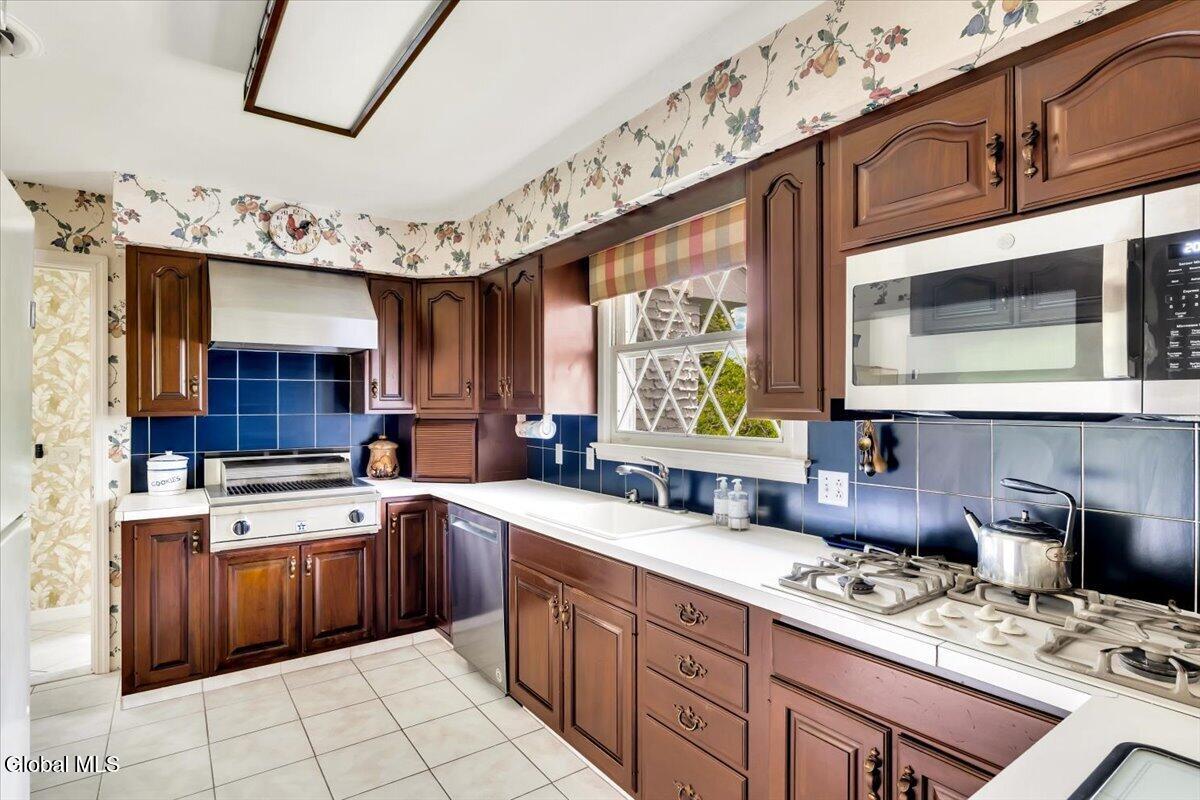 19 Momrow Court Menands NY 12204