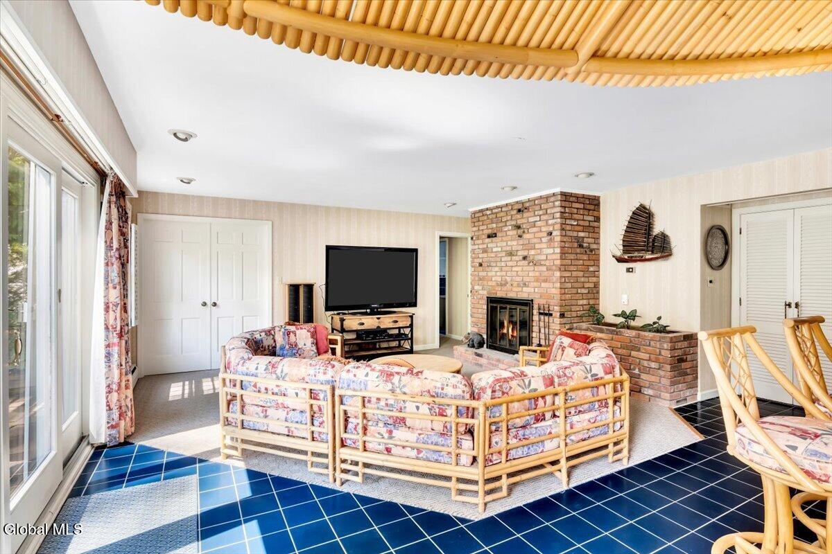 19 Momrow Court Menands NY 12204